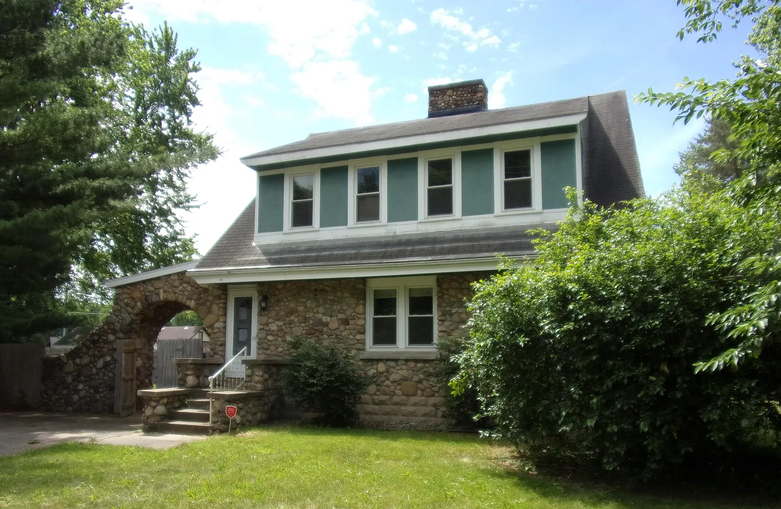 626 Hill St photo 1