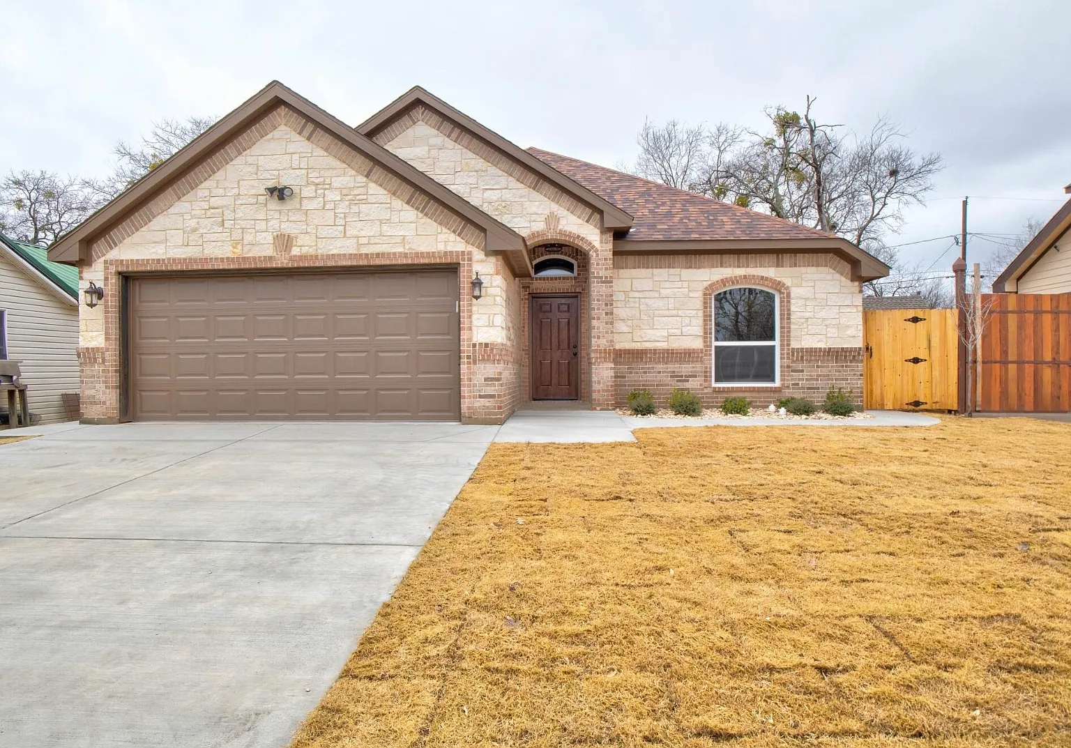 3 bed, 1608 sqft, $2,000 — Photo 1