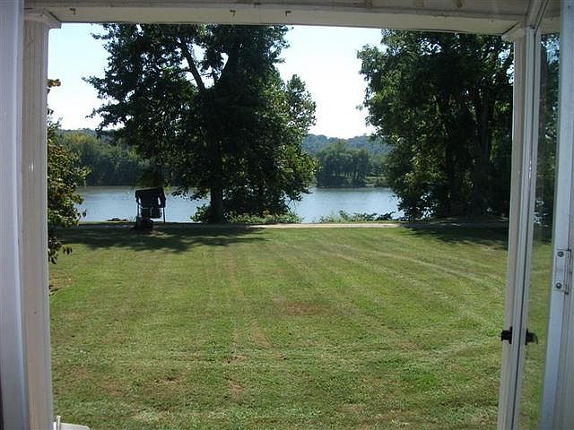 2nd image of 2518 Mistletoe Lane