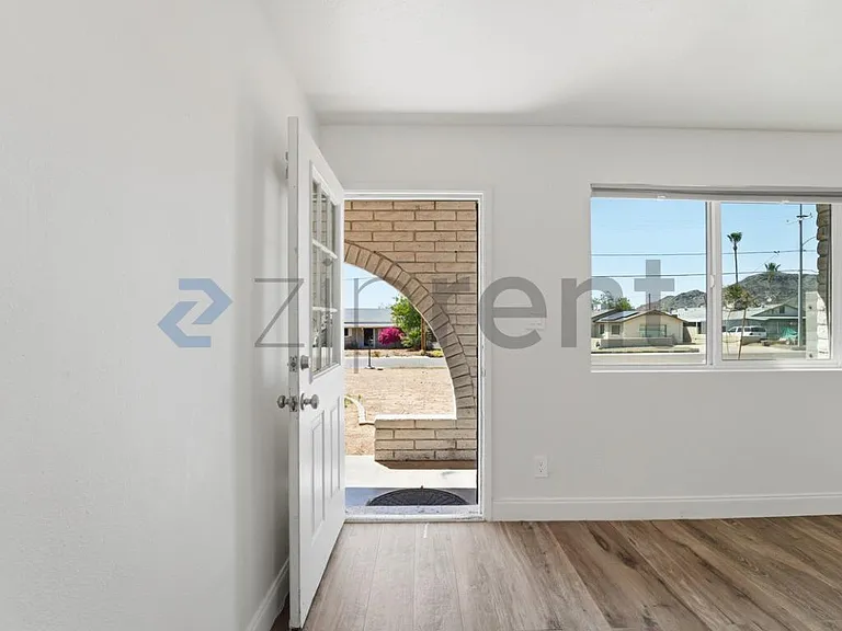 9037 N 14th St — Photo 7