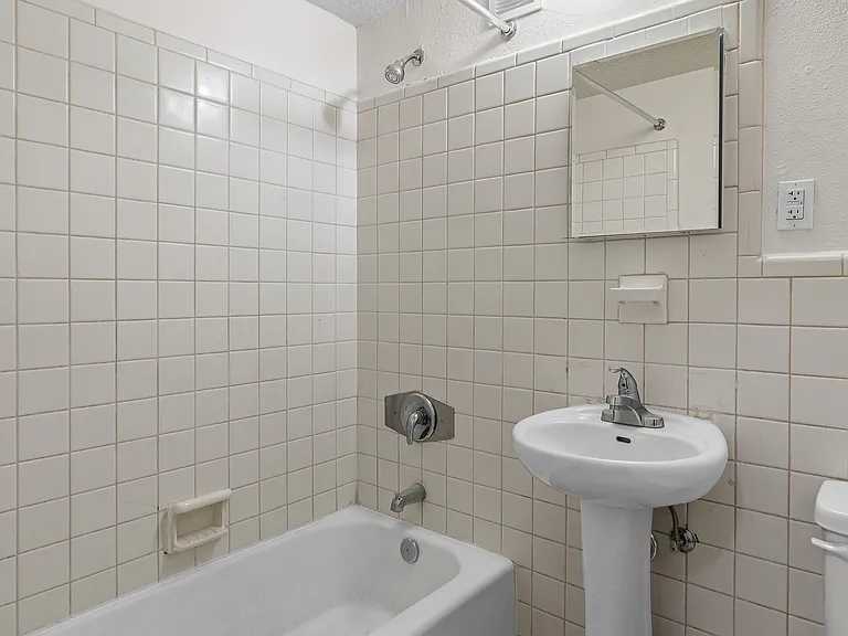 Fairmont Tower Apartments — Photo 45