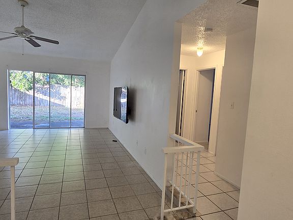 3rd image of 3213 Netherwood Dr #1