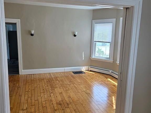 5th image of 140 Larch St
