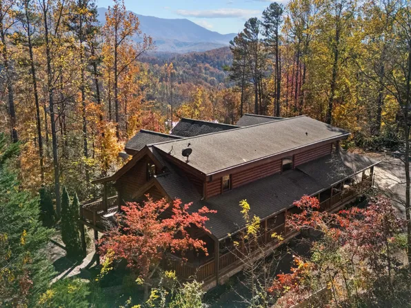 2241 Legend Dr, Sevierville, TN 37876