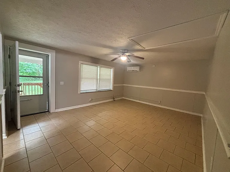 1701 Jackson Hollow Rd — Photo 2