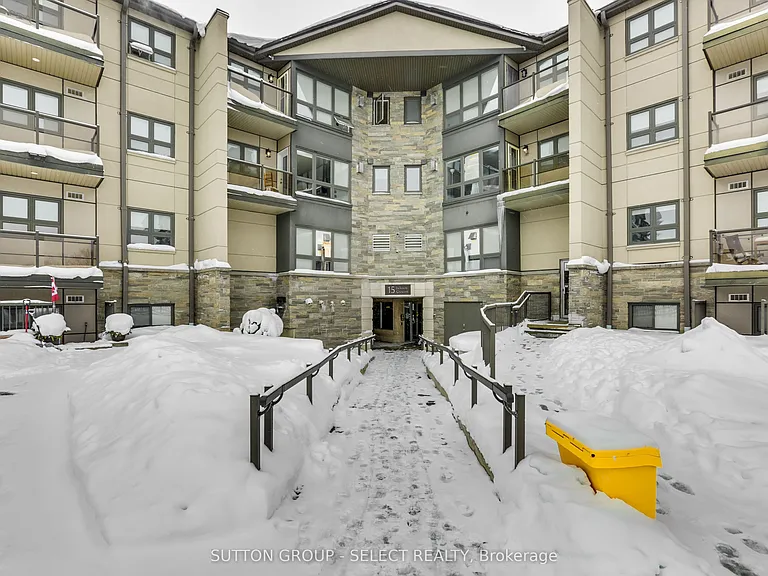 15 Jacksway Cres #315 — Photo 3