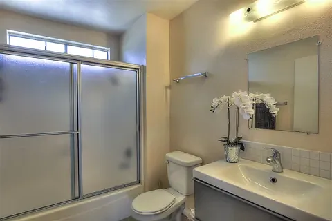 9522 Carroll Canyon Rd — Photo 7