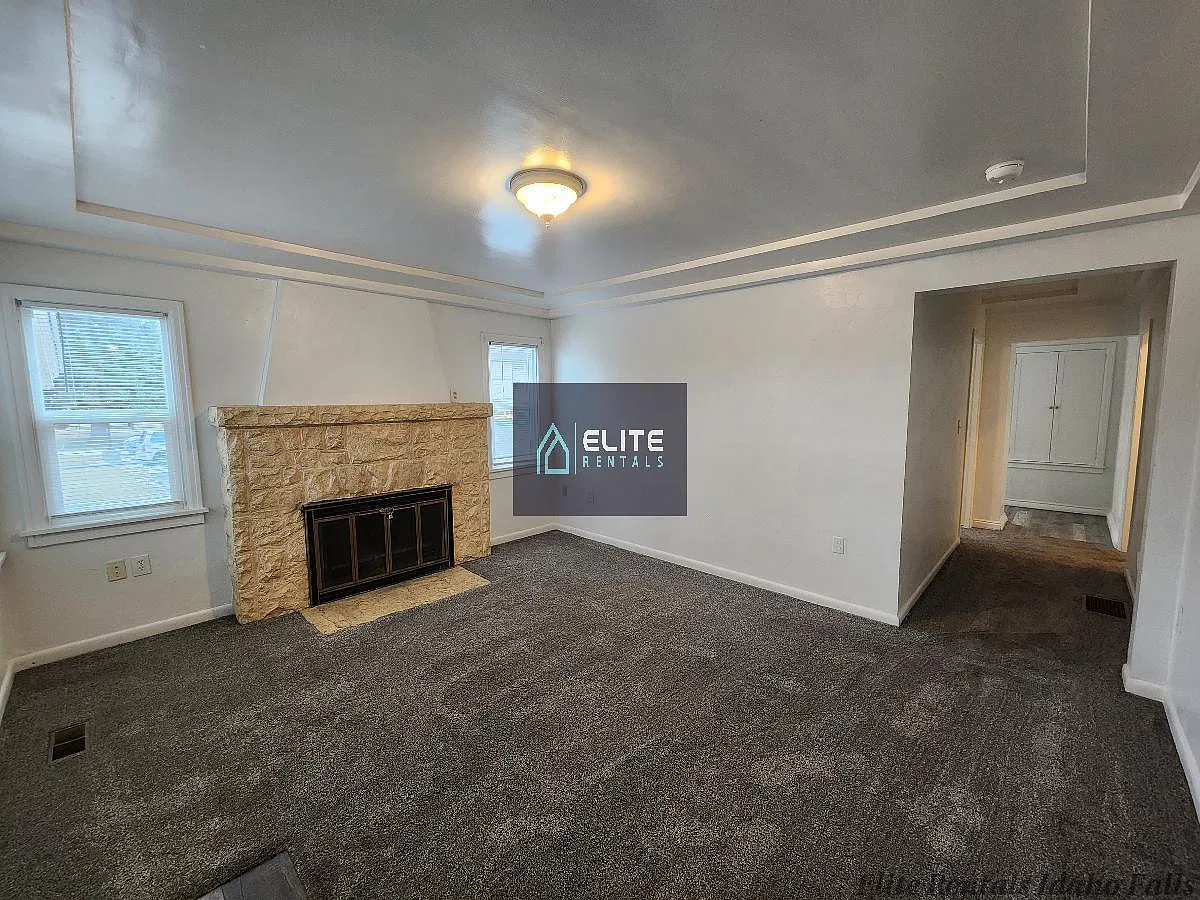 3 bed, 1.0 bath, $1,200 — Photo 3