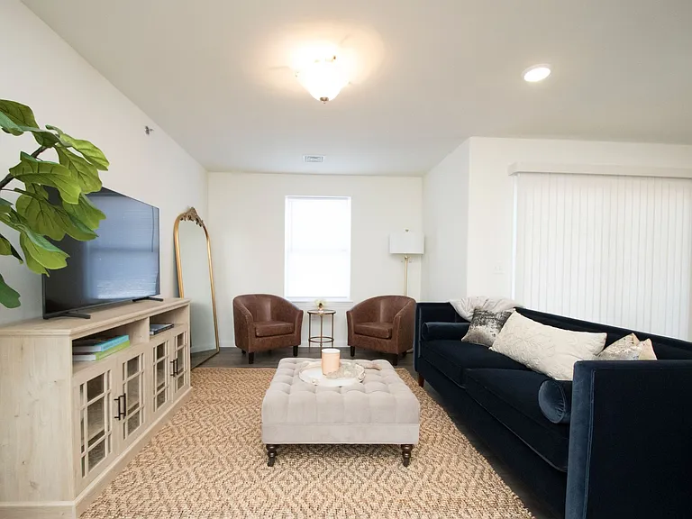 Apartments On Main — Photo 12