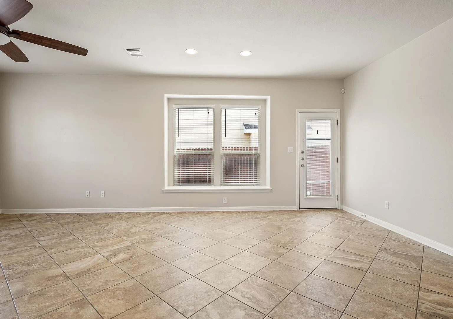 Now 3 Bedroom Home Located In San Marcos, Tx! — Photo 3