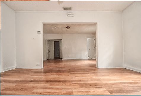 3rd image of 1959 W 6th St