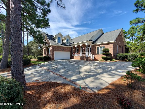 2nd image of 3356 St. James Drive SE