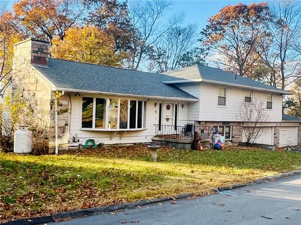 9 Orleans St, Johnston, RI 02919