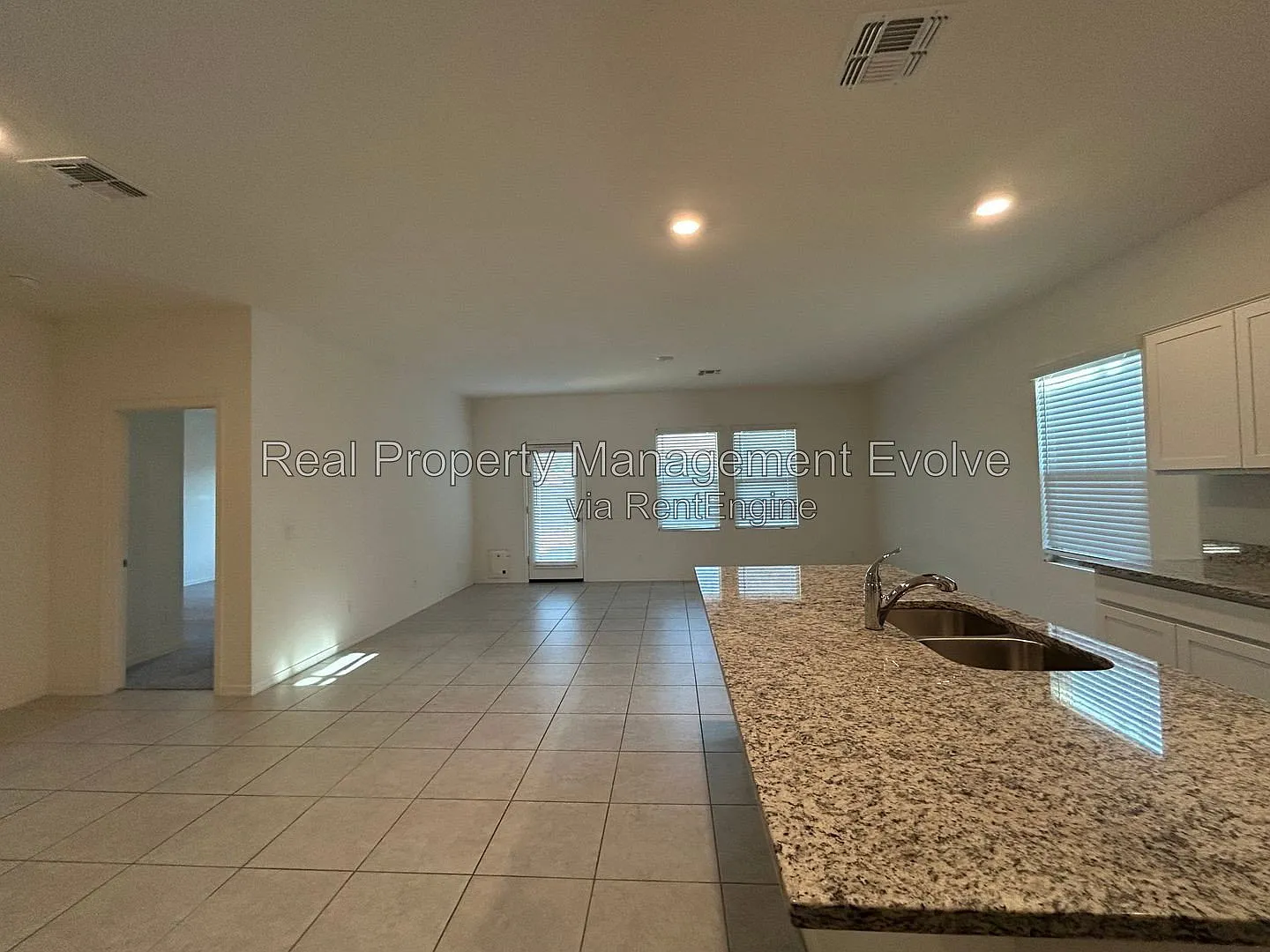 3 bed, 2.0 bath, 1662 sqft, $1,915 — Photo 4
