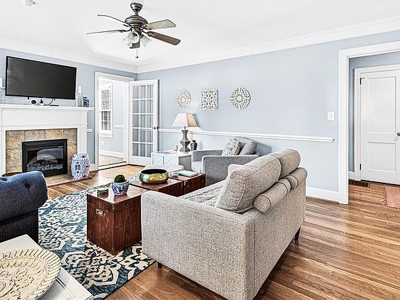4th image of 565 McDermott St