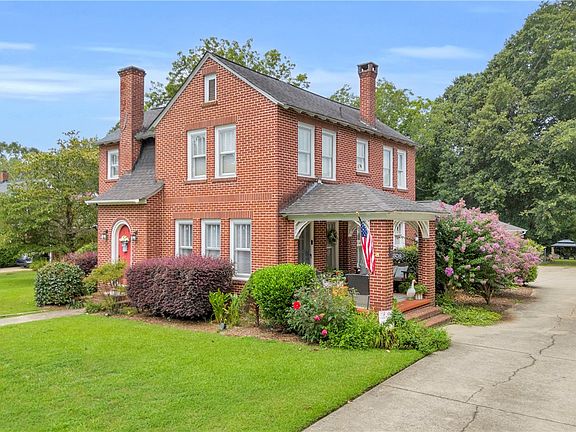 2nd image of 308 Retreat St