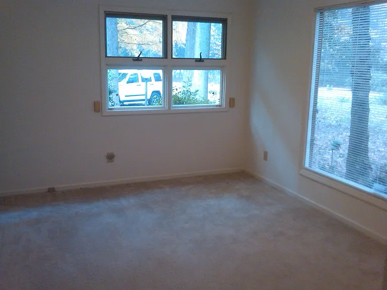 4852 Rosewell Dr — Photo 11