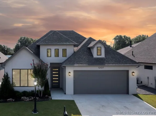 1207 N 71st Pl, Broken Arrow, OK 74014