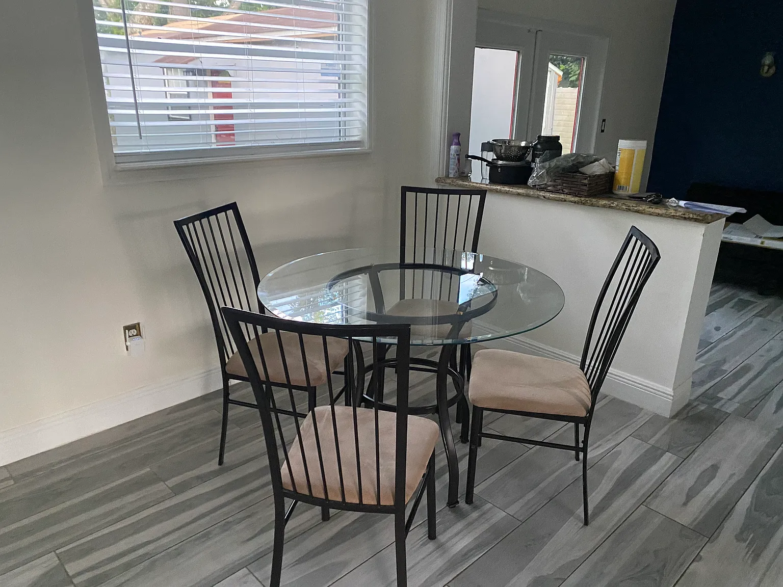 1 bed, 1450 sqft, $650 — Photo 3