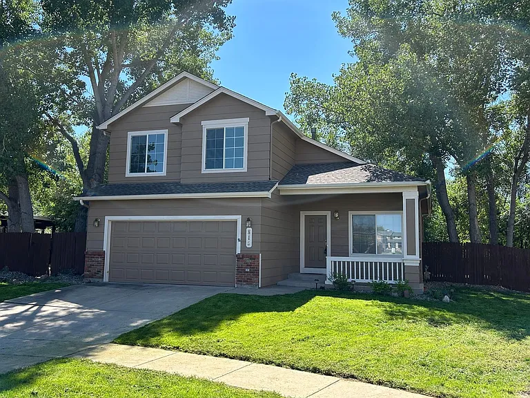 815 Riverview Ln — Photo 1