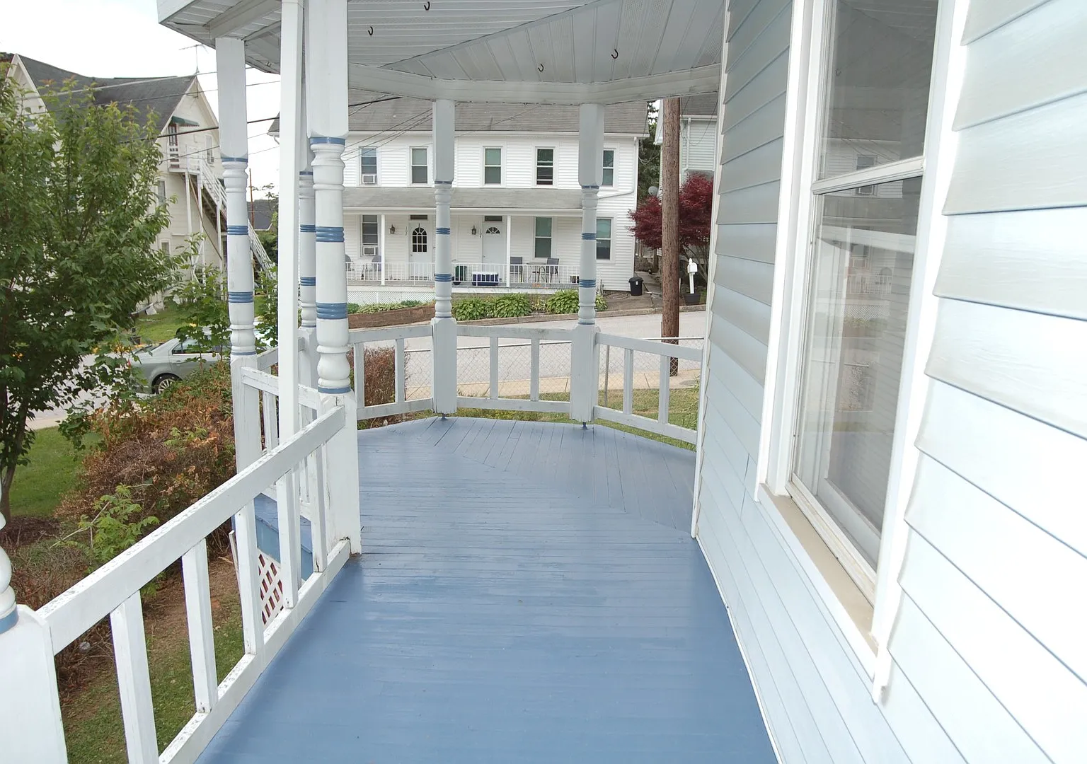3 Bedroom Victorian Style House — Photo 3