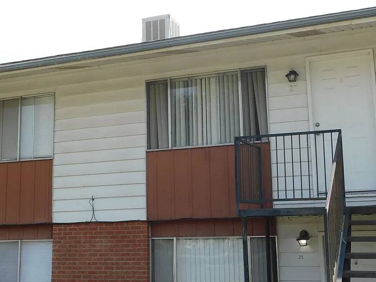 2857 Elm Cir — Photo 2