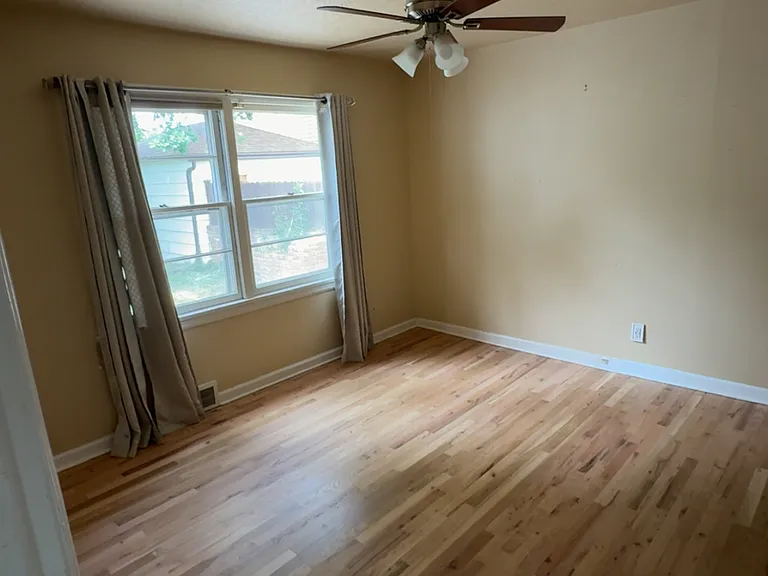2225 S Division Ave — Photo 5