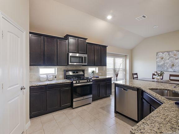 3rd image of 31861 Cast Iron Cove