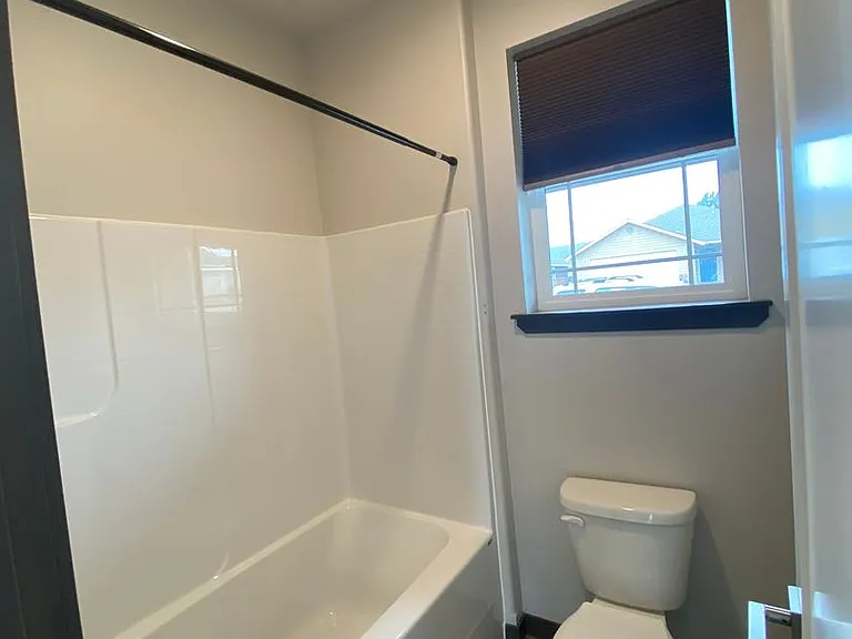 108 W Greenfield Ave — Photo 22