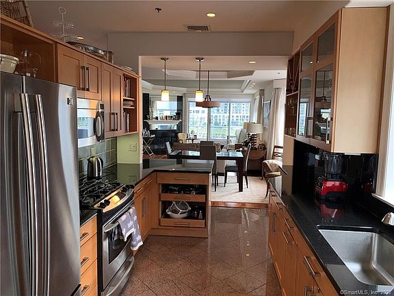 3rd image of 98 Southfield Ave APT 403