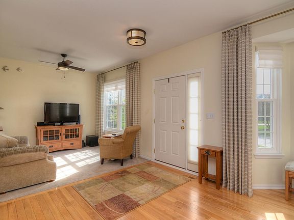 2nd image of 2042 Peterson Pl