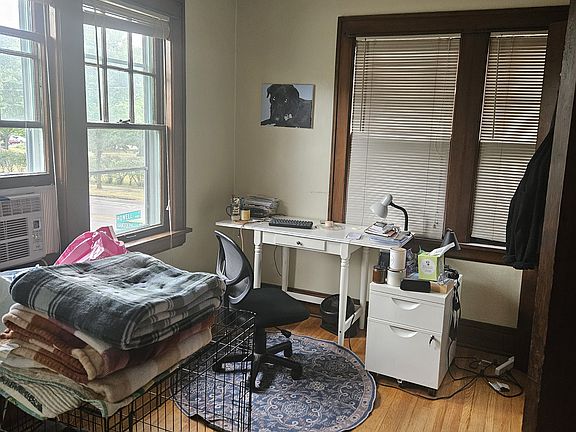 4th image of 473 Howell St S #D