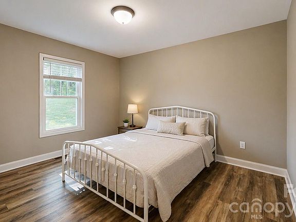 5th image of 3867 Ritchie Rd