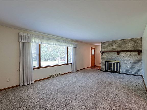 5th image of 4520 Eisenhower Pl