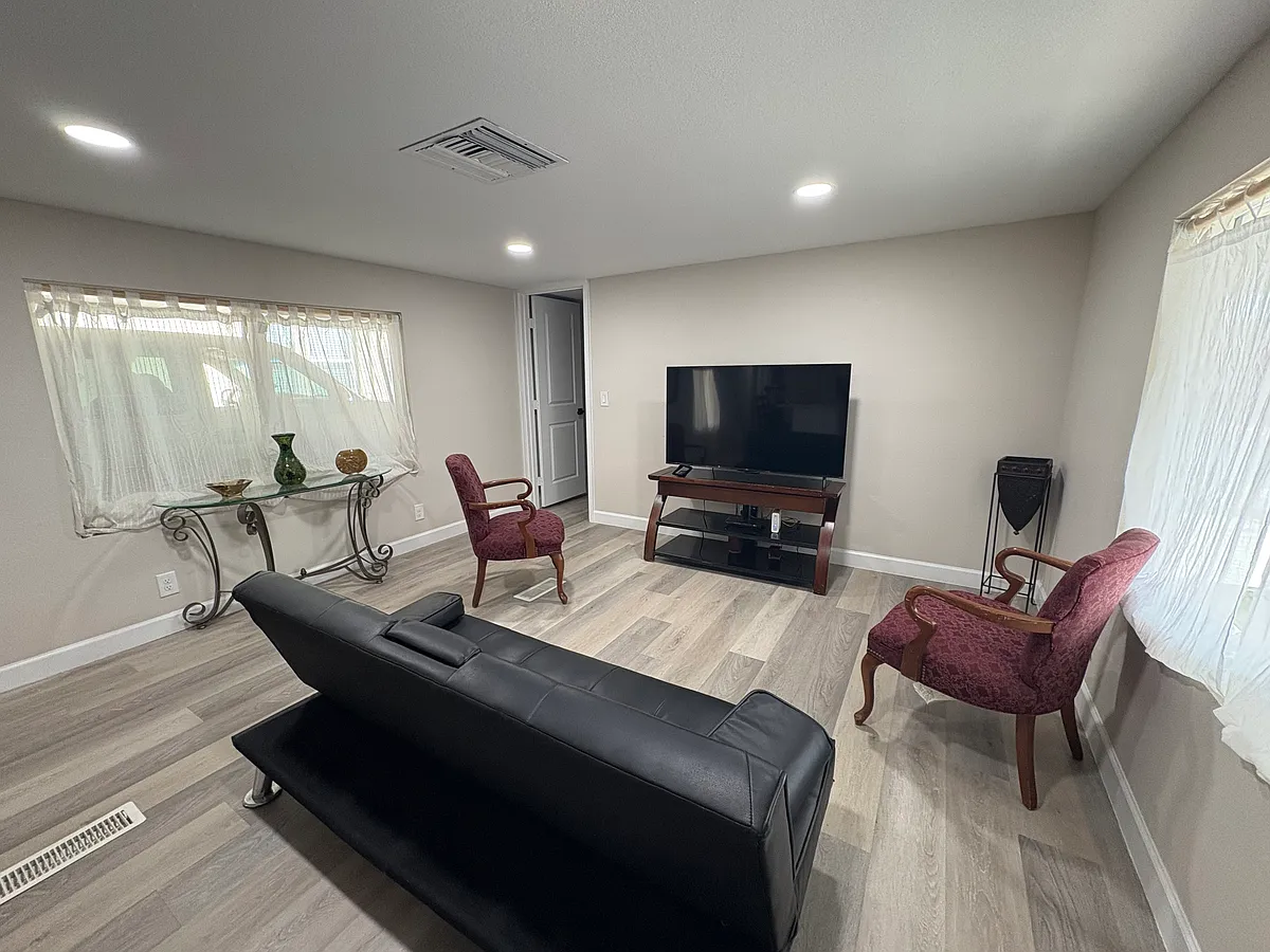 Living Room - 6832 W Fillmore St #174