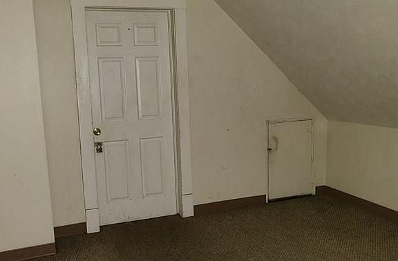 4th image of 10413 Way Ave