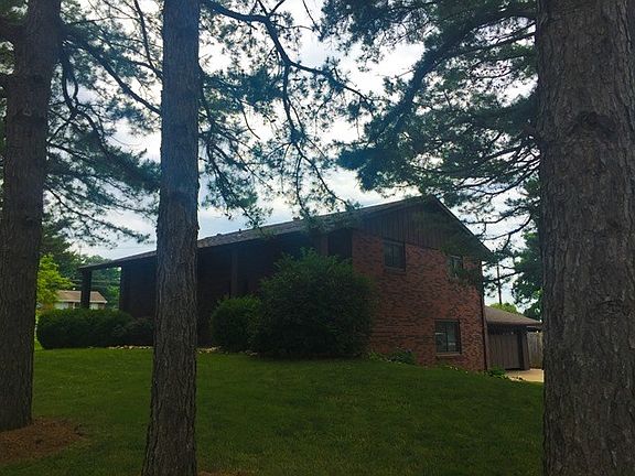 4th image of 1307 Clover Dr
