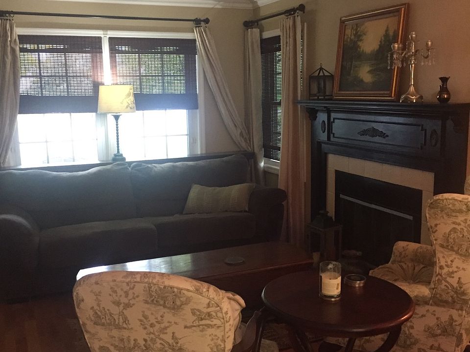 Living room with gas fireplace