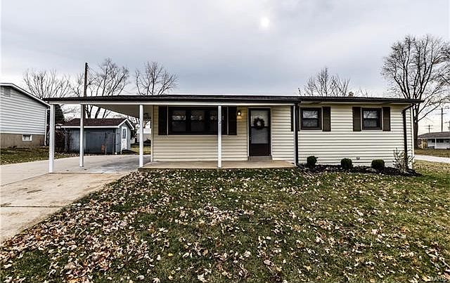 Welcome to 12 Anna!  Maintenance free exterior, newer roof, large yard!