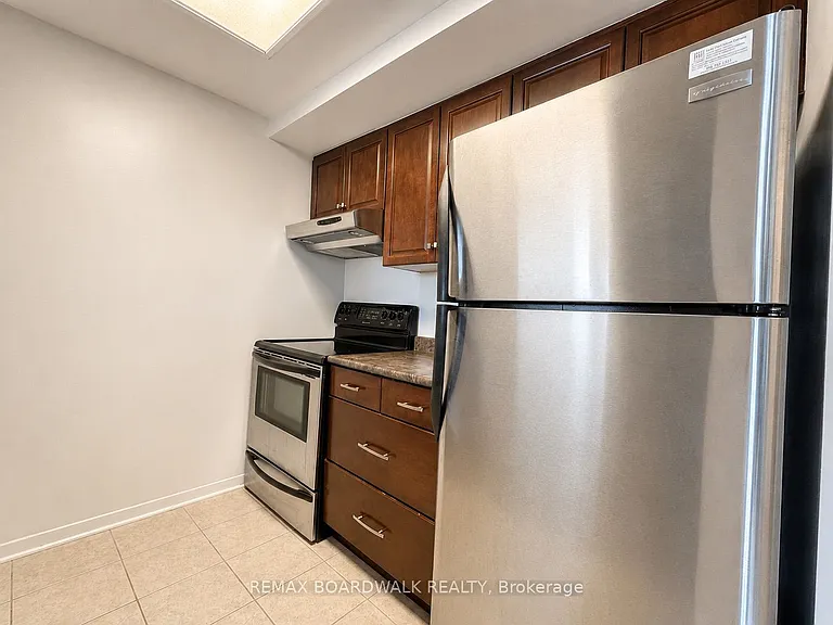 35 Holland Ave #907 — Photo 8