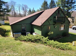 99 Kresge Ln, White Haven, PA 18661