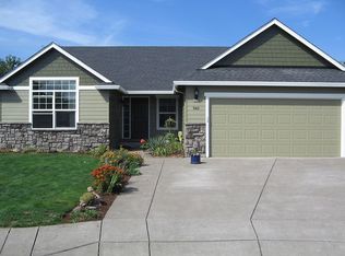 940 S 9th St, Harrisburg, OR 97446