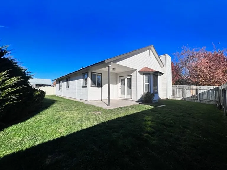 411 N Edgewood Ln — Photo 30