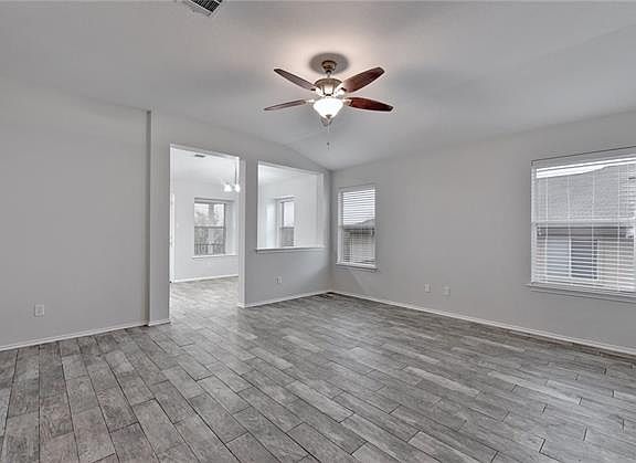 4th image of 804 Covent Dr