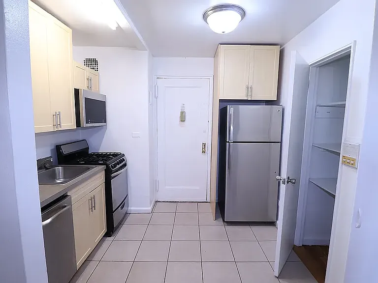 9960 64th Ave #6R — Photo 9