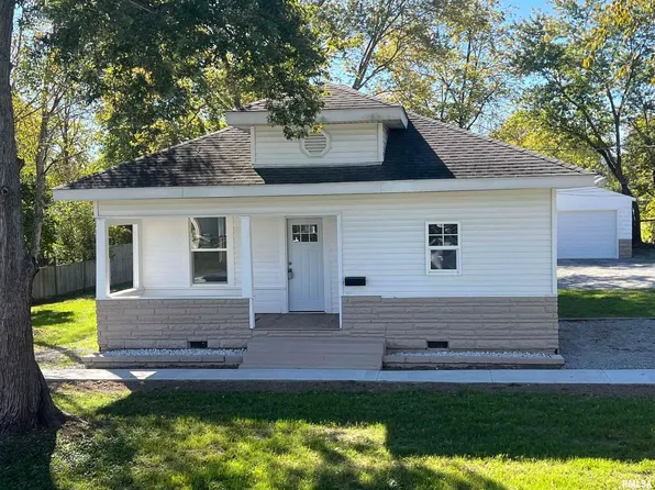 1613 W Chestnut St, Marion, IL 62959