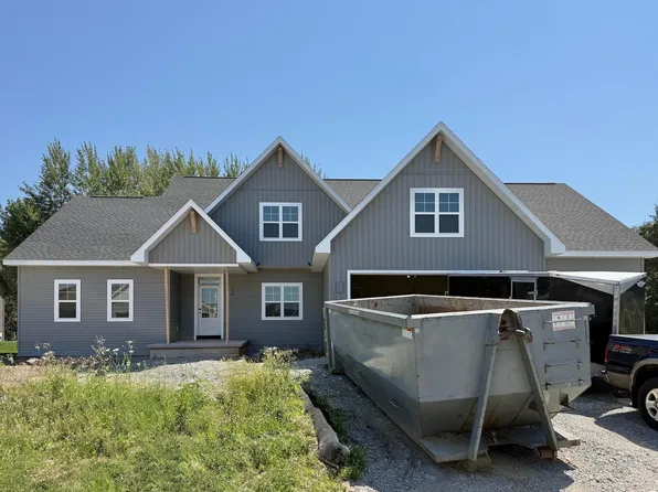 W5875 Delta Dr, Menasha, WI 54952