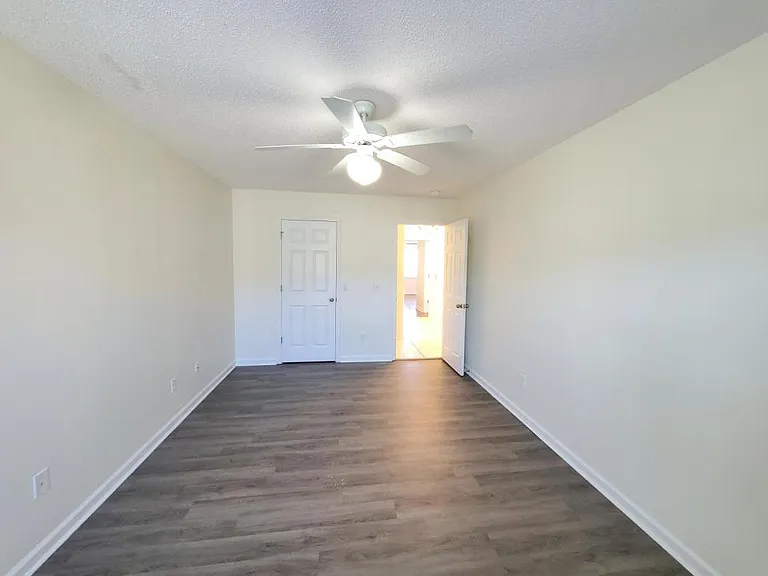 211 Wakefield Way — Photo 26