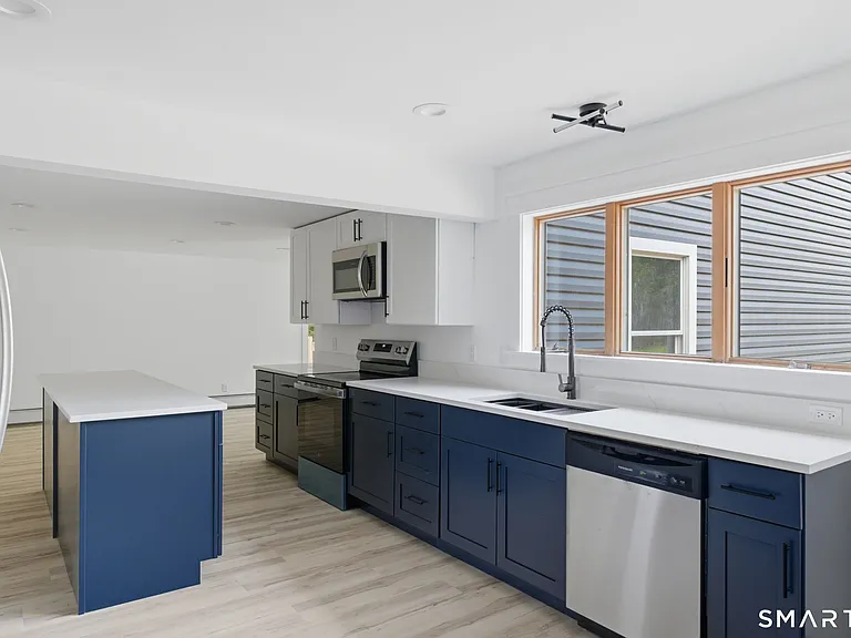 765 Norwich Ave — Photo 18