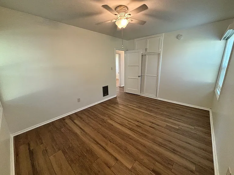 8112 Taylor St — Photo 10